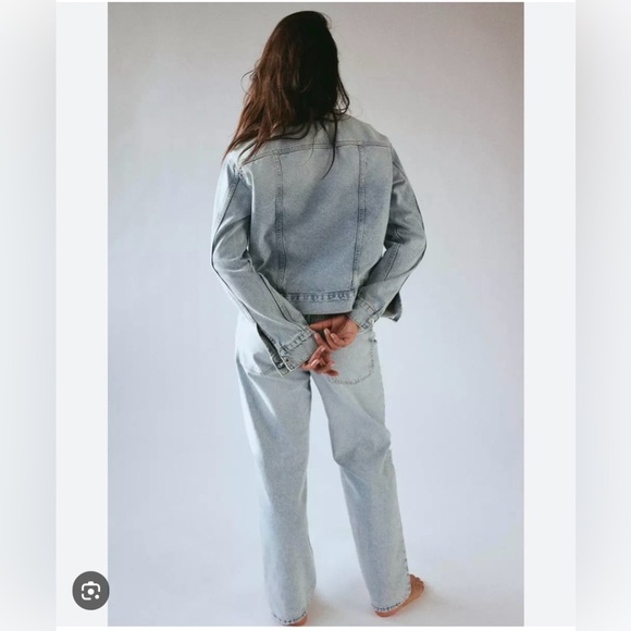 SOLD **Perfectly Distressed Levi’s Jean Jacket** Around M/L can see the size - Picture 12 of 13